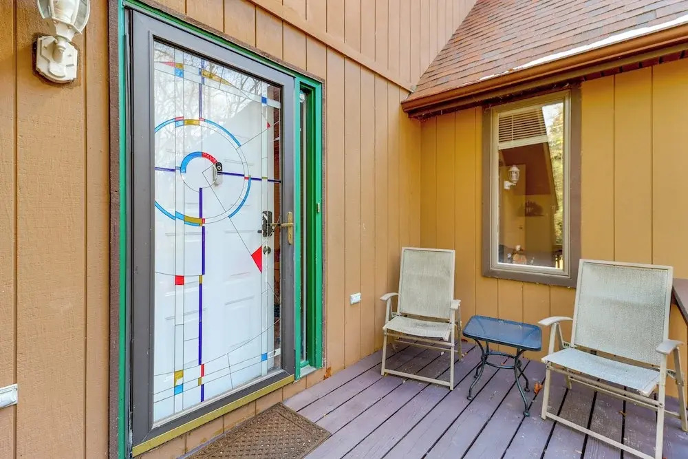 5 Mi to Jack Frost Skiing: Walkable Family Home