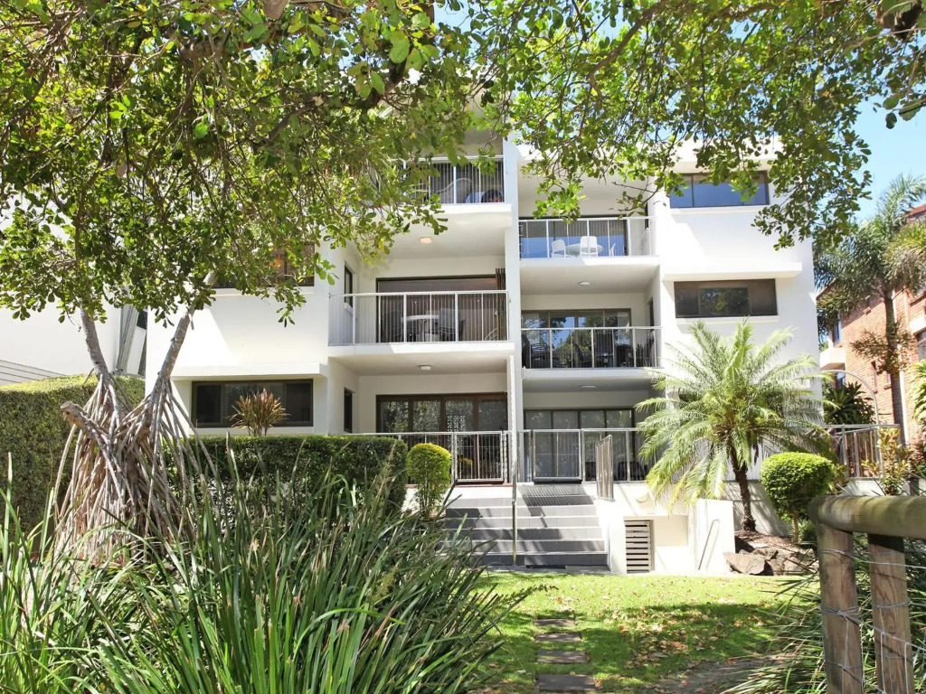 Windmill 4 - Two Bedroom Beachside Apartment on Parkyn Parade!