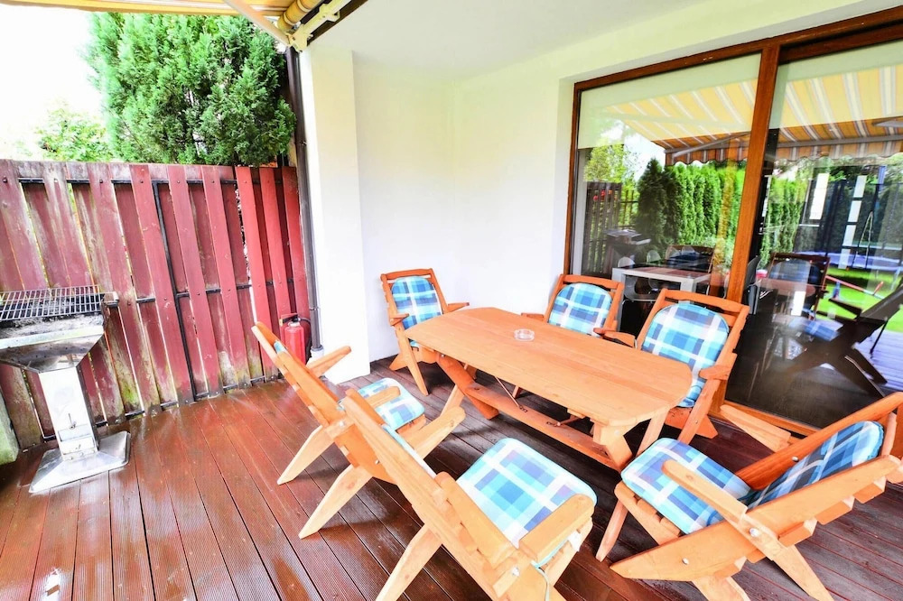 Large Holiday Home, Private Garden