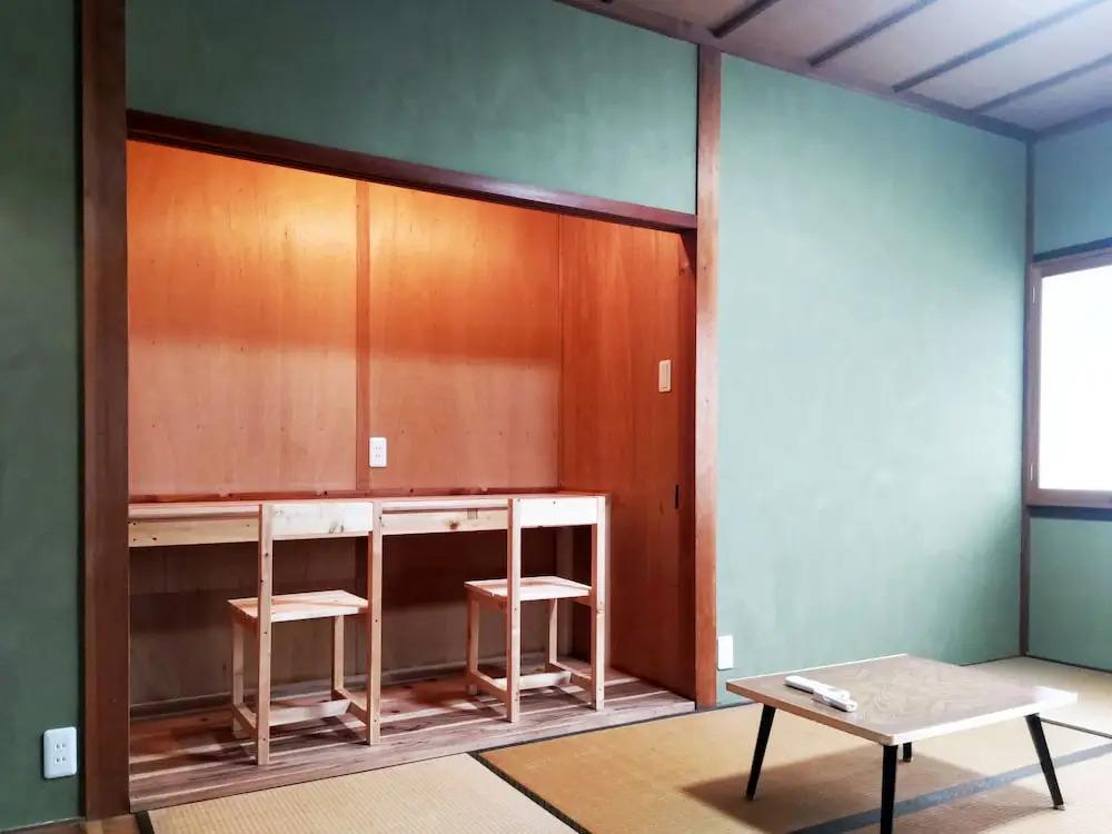 Guesthouse Bench
