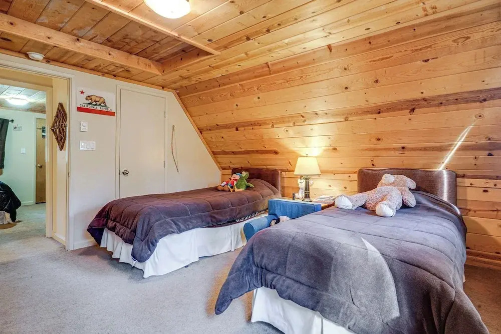 Near Slopes, Donner Lake & Trails! Woodsy Retreat