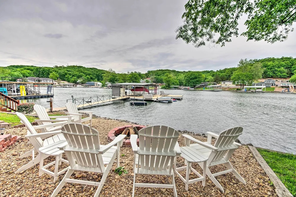 2 Decks, Dock, Fire Pit! Waterfront Lake Ozark Gem
