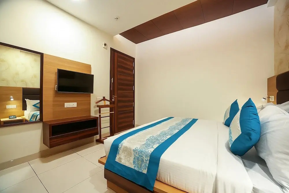 Hotel Grand Regency by JMD Group Near Delhi IGI Airport