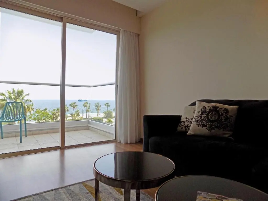 3b Seafront Retro apt - Olympic beach