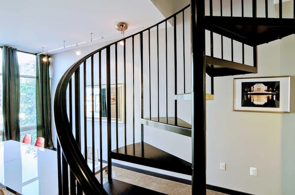 1123 Northwest Apartment #1068 - 7 Br Apts