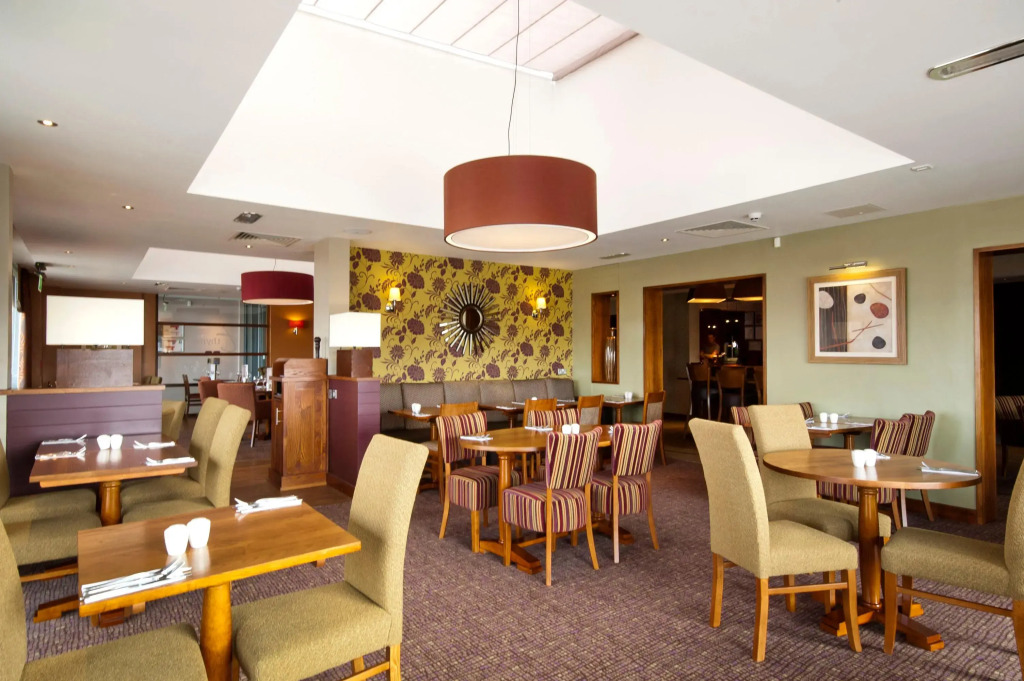 Premier Inn Edinburgh Airport - M9 Jct1
