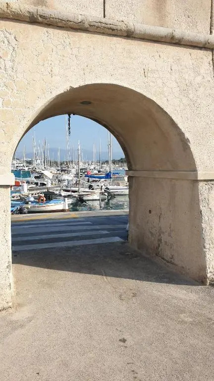 Superbement rénové studio duplex Vieil Antibes