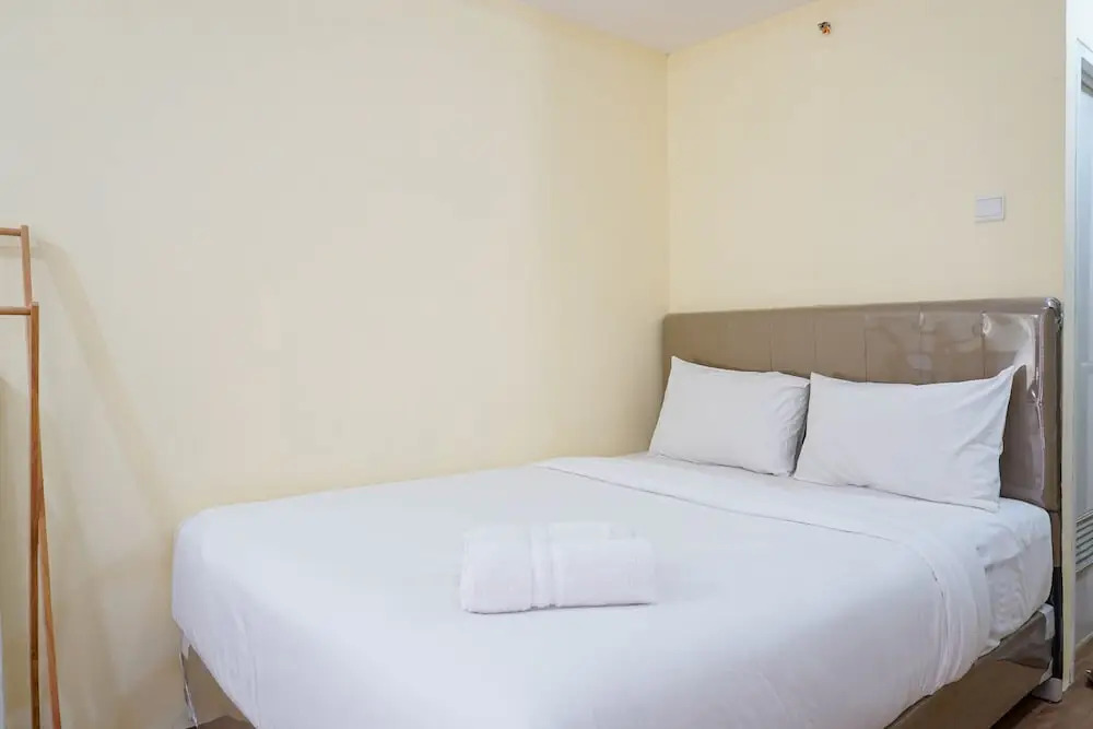 Nice and Elegant Studio at Belmont Residence Puri Apartment By Travelio