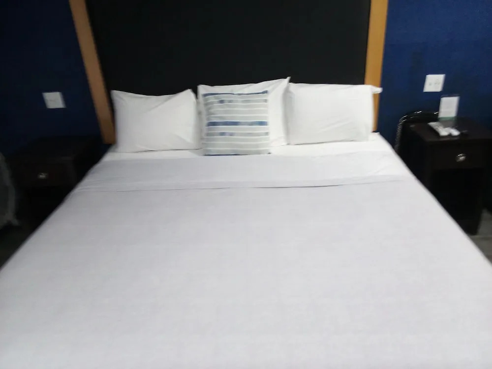 Coachmans Inn & Suites