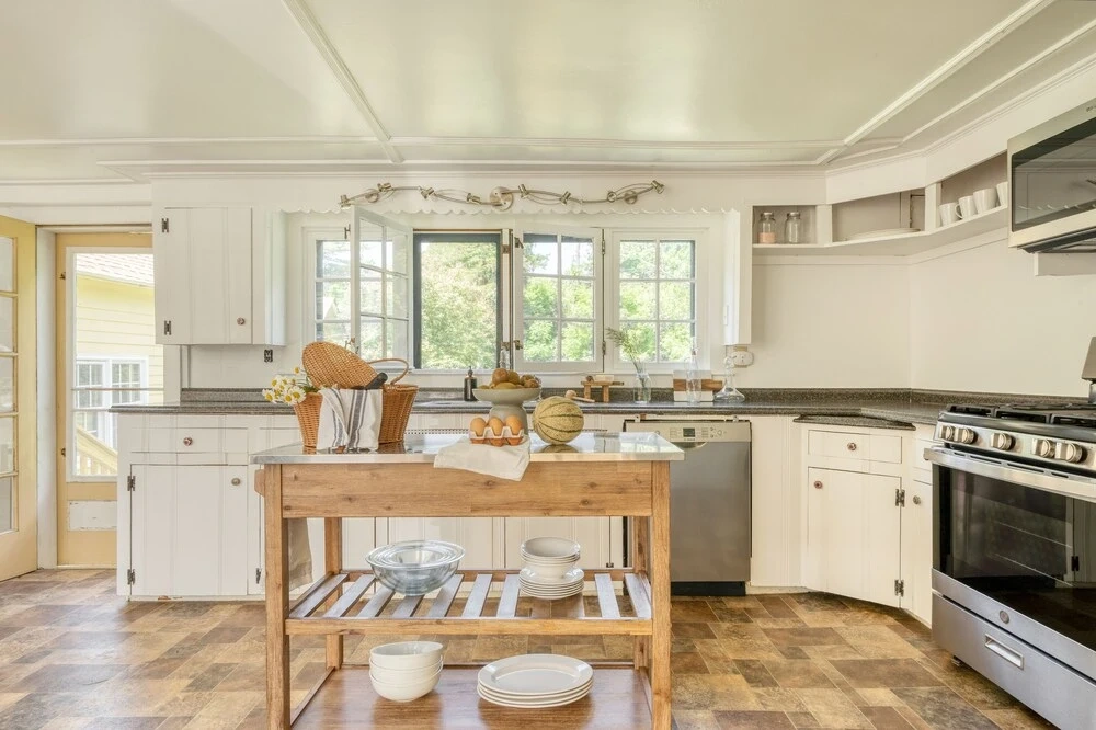 Daffodil by Avantstay Countryside Retreat in Historic Home w/ Large Backyard