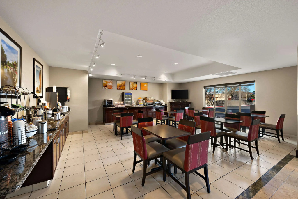 Comfort Inn & Suites Airport Convention Center