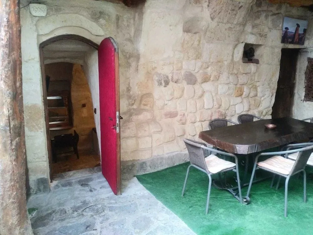 Naturels Cave House
