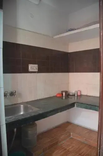 Goel Residency