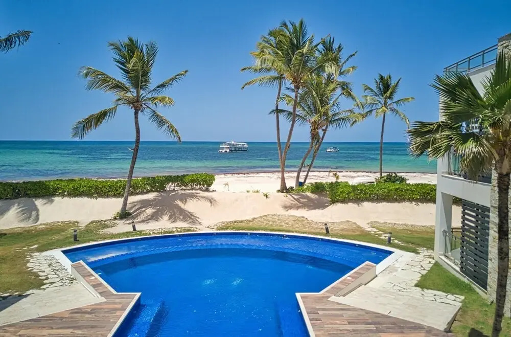 Luxury Beach Penthouse w Private Deck Ocean Views C-401