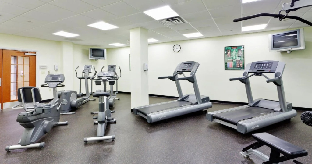 Holiday Inn Express & Suites Riverhead - Long Island by IHG