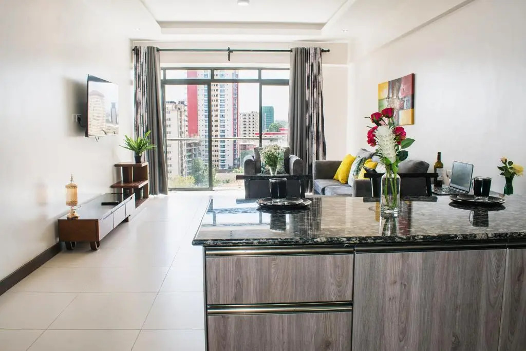 SILVERSTONE APARTMENTS -Modern Living 1 BR NEAR YAYA - GYM&POOL