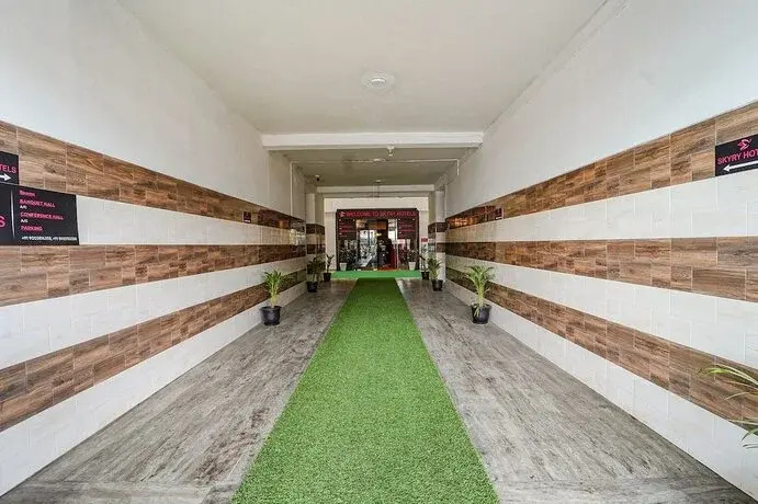 Fabhotel Skyry I