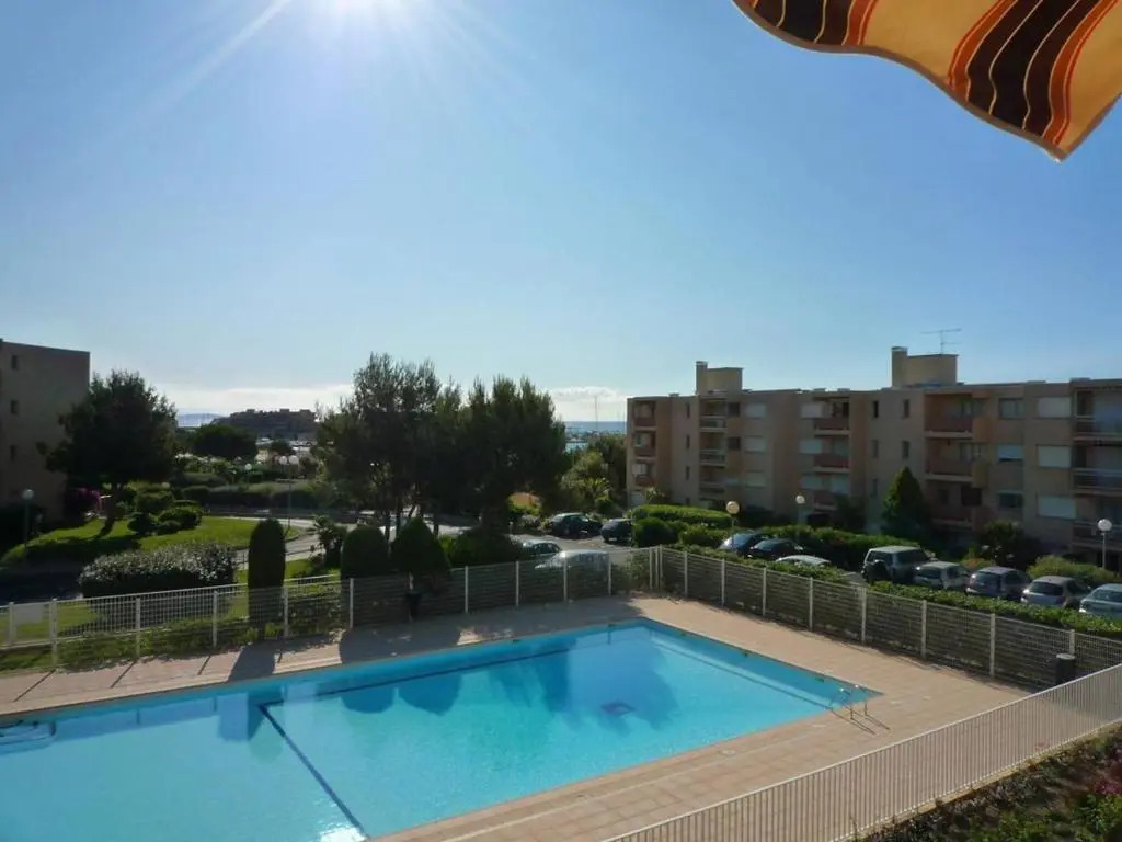 Appartement Bormes-les-Mimosas, 1 pièce, 2 personnes - FR-1-251-414