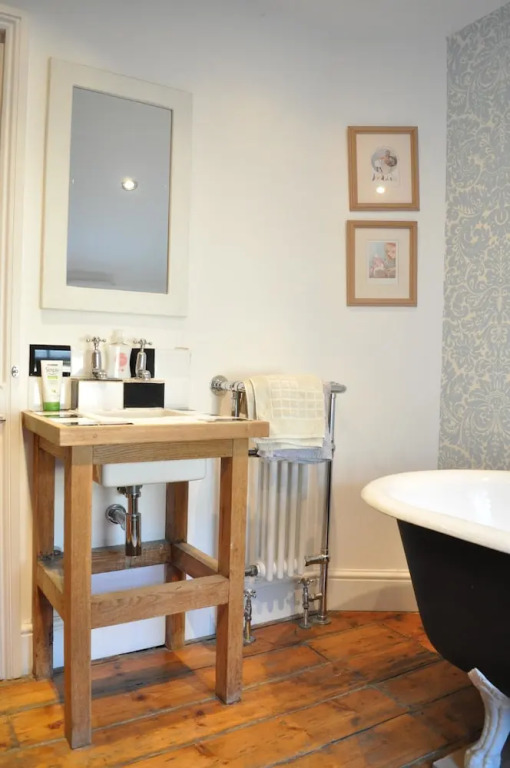3 Bedroom Apartment in Clapham North