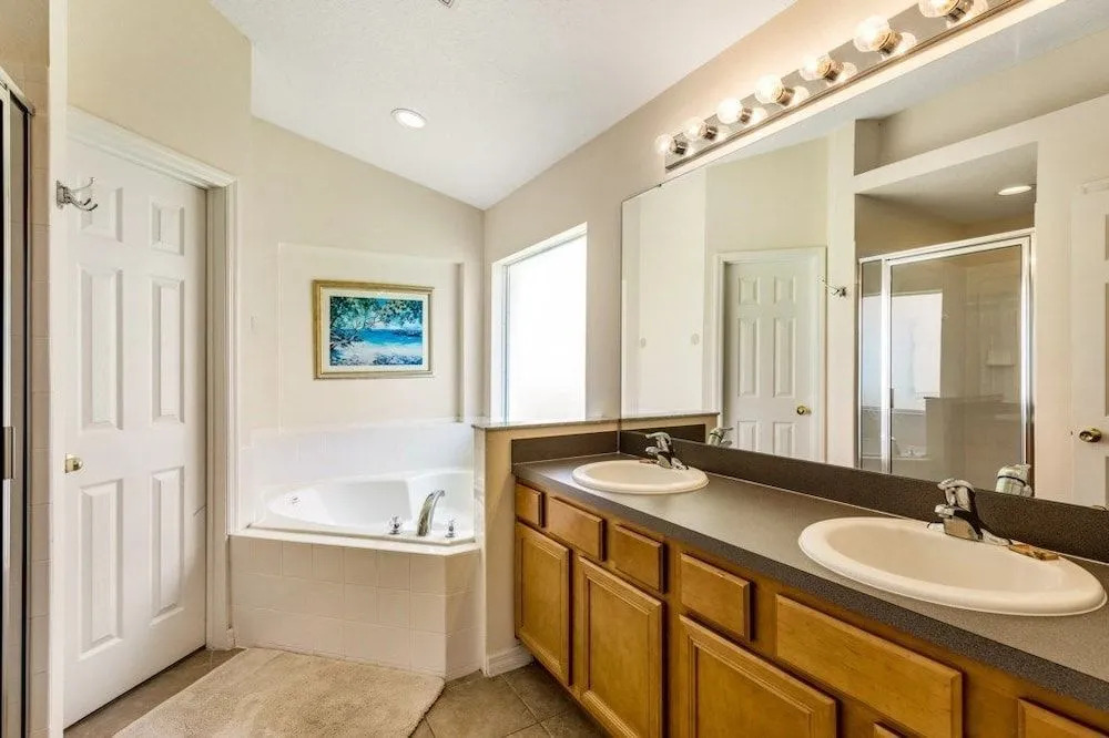 SC1041 Resort Amenities Private Pool and Spa Games Room and Wi Fi by R