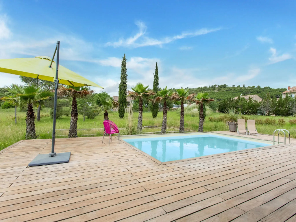 Tranquil holiday home in Cébazan with private pool