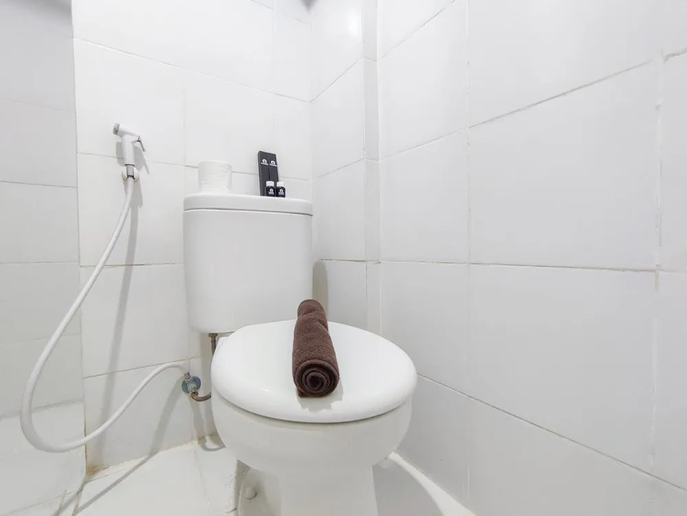 Warm And Cozy Style Studio Room At Paltrow City Apartment