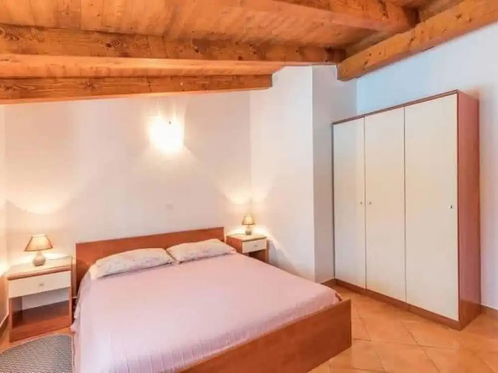 Nice Bungalow With Shared Swimming Pool and Enclosed Garden With Bbq, Pula 5 km Away