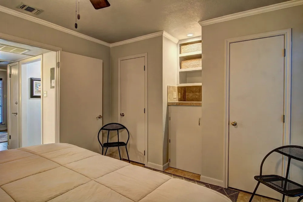 Live, Laugh, Love 1 Bedroom Condo by Redawning