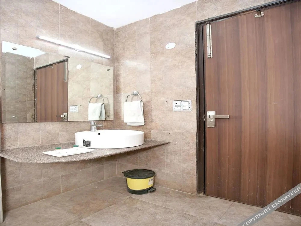 Majestic Crown by OYO Rooms