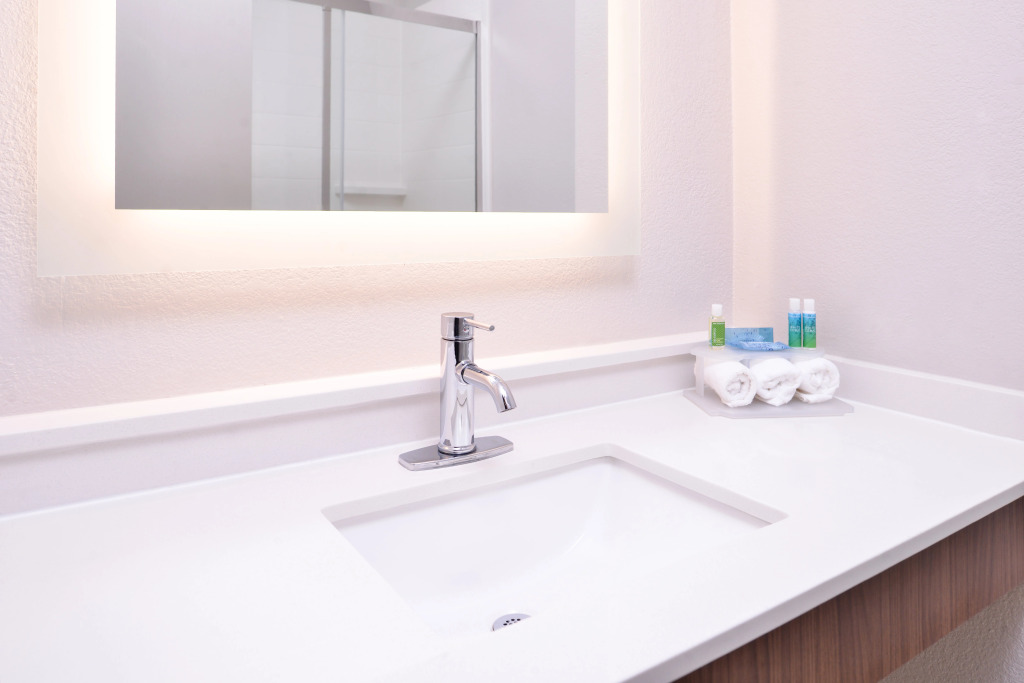 Holiday Inn Express & Suites Elgin By IHG