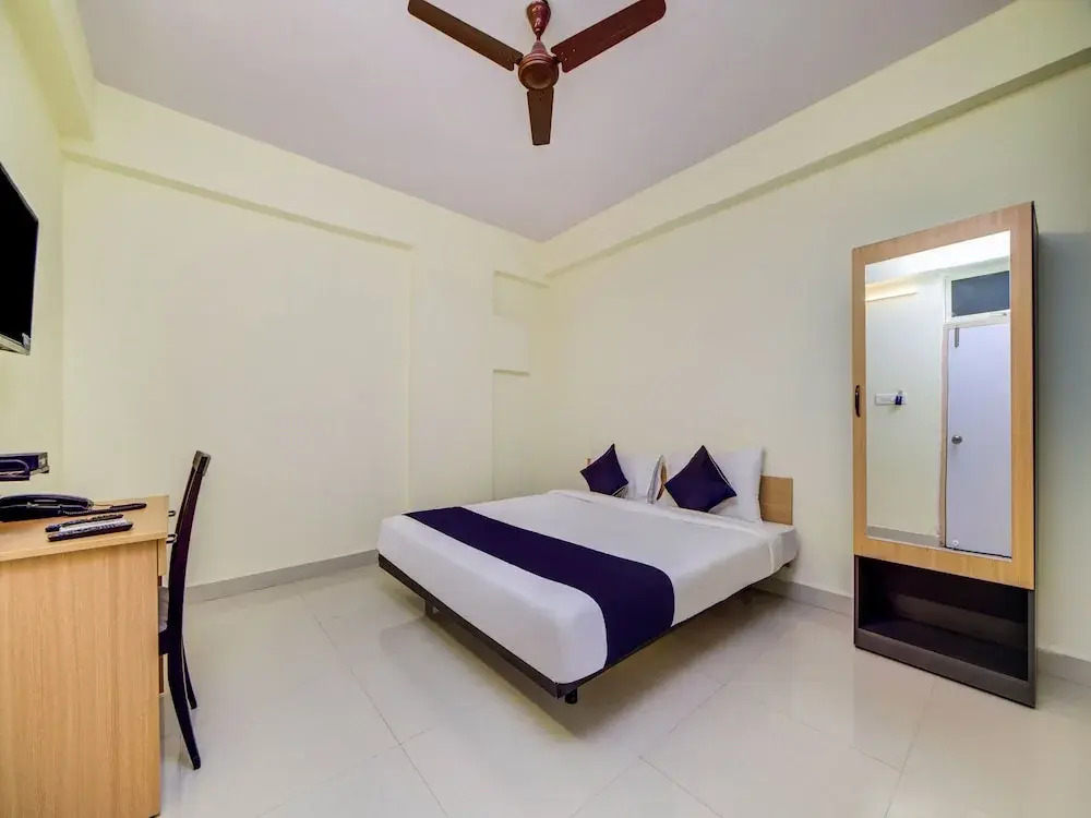 SilverKey Executive Stays 19907 Hafeezpet