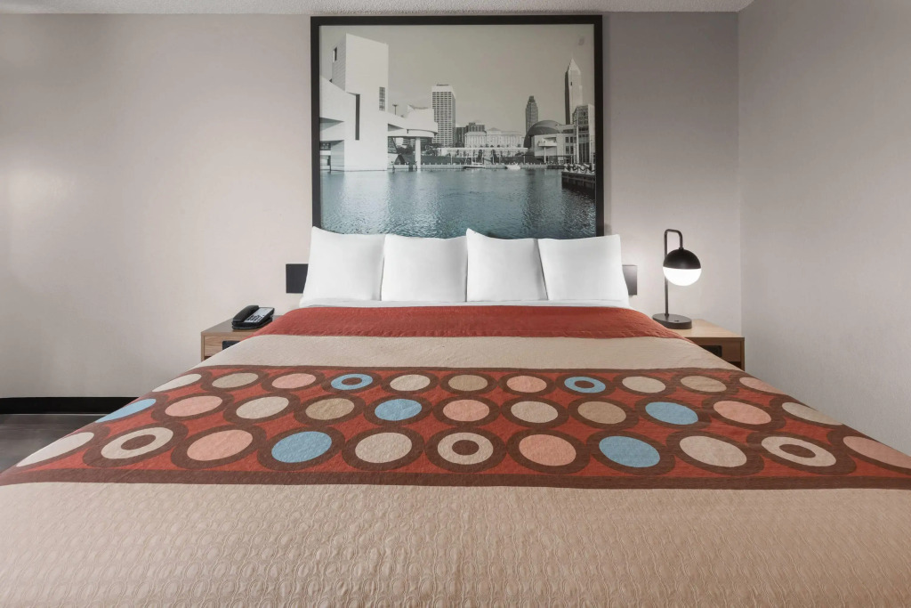 Super 8 by Wyndham Kent/Akron Area