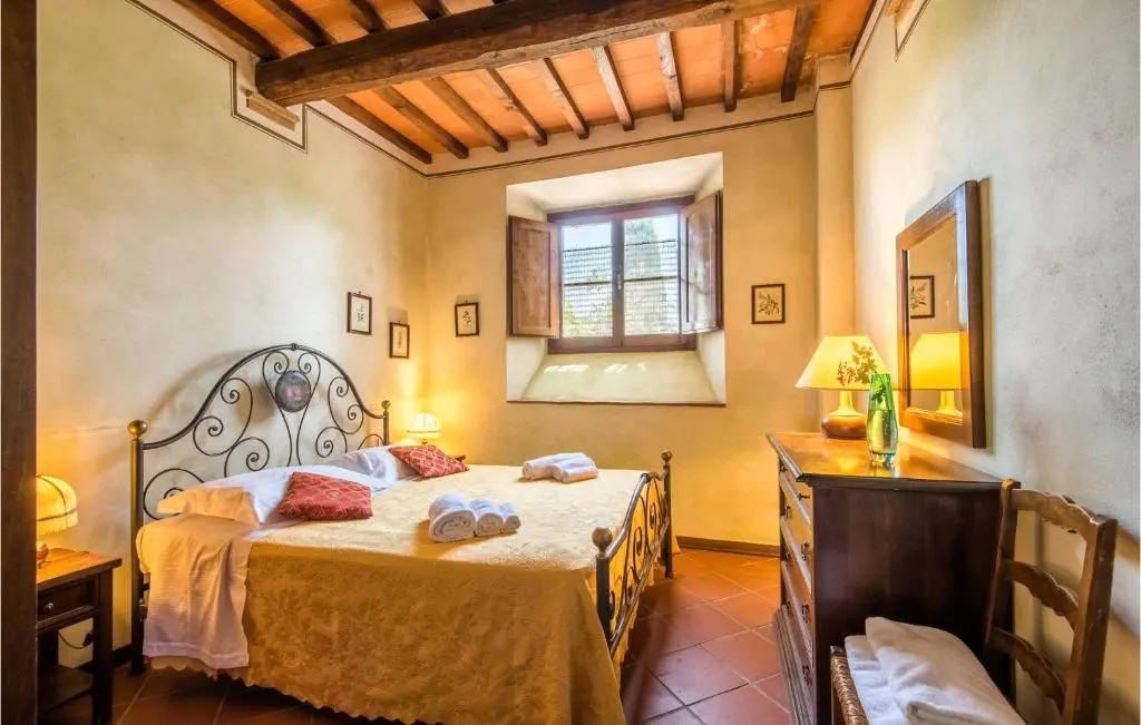 Beautiful apartment in Montaione with Outdoor swimming pool, WiFi and 2 Bedrooms
