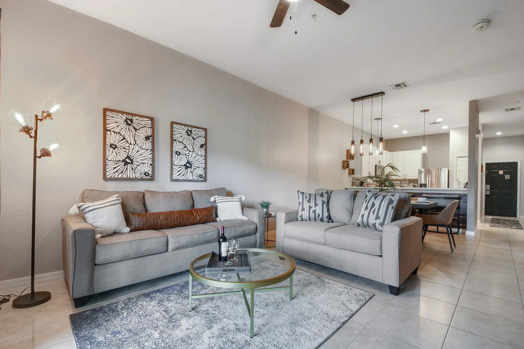 Bahama Bay New Modern 2 Bedroom, patio sleeps 6, Davenport, US