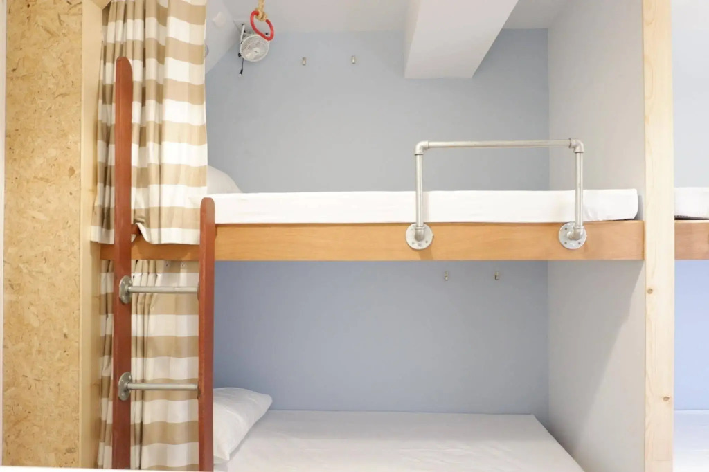 Barn & Bed Hostel at BTS Phrom Phong