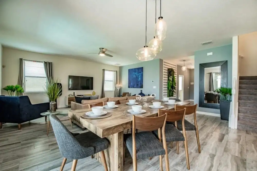 6 Bedroom 5 Bathroom Vacation Home