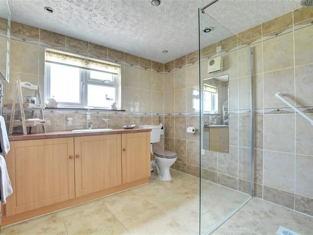 Tastefully Decorated Holiday Home With Bright Conservatory and View of the Country Estate