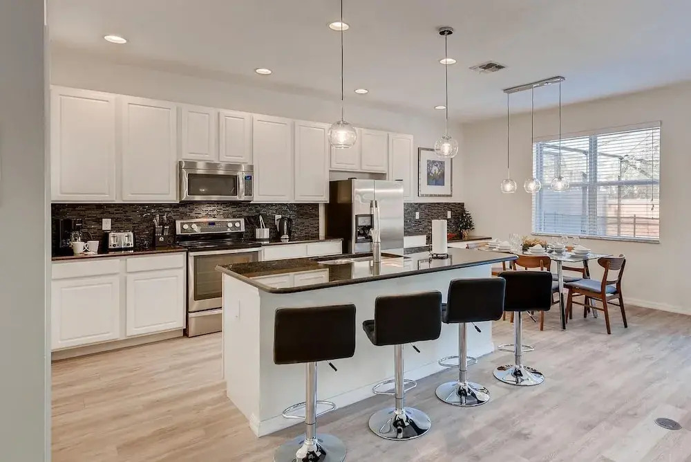 750 LF - Bella Vida - Great 4 Beds Townhome
