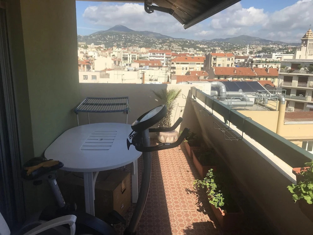 Apartment with 2 Bedrooms in Nice, with Wonderful City View, Balcony And Wifi - 1 Km From the Beach
