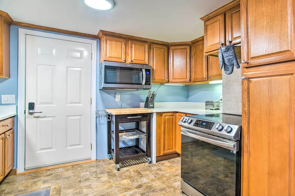 Pet-friendly Cape Cod Getaway < 1 Mi to Beach