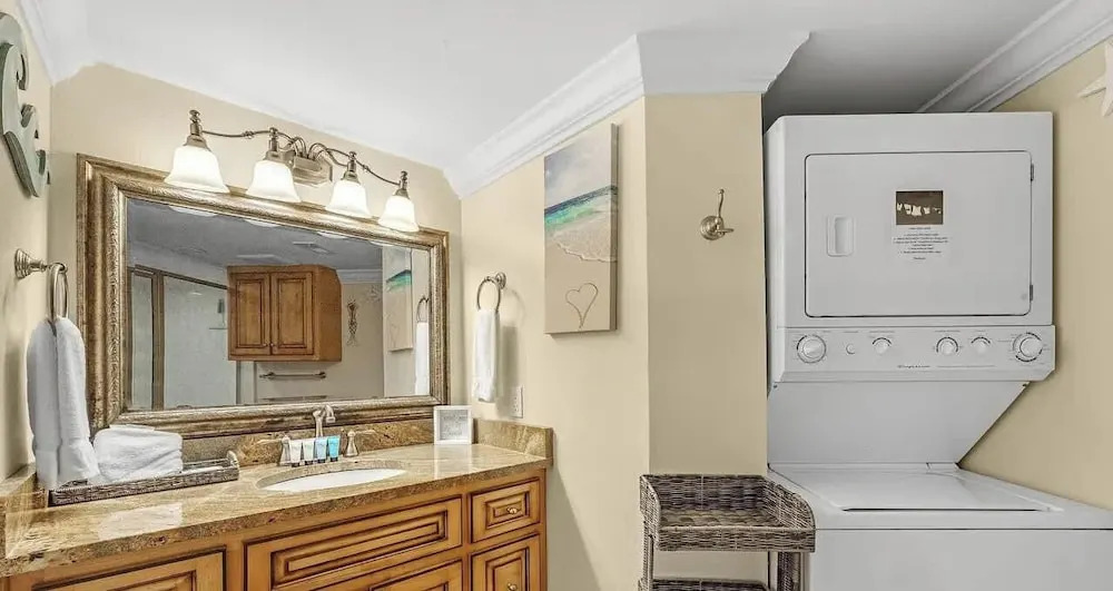 1 bed Beach Pools Waterfront Boating Palmaway