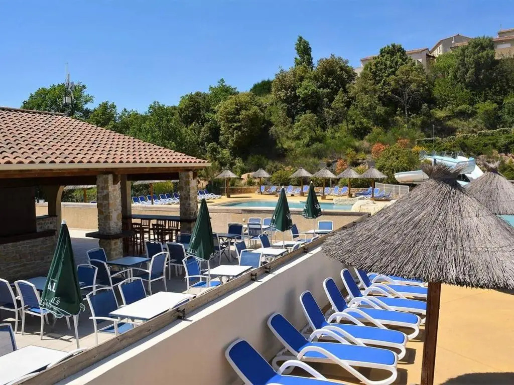 Maison Duplex avec Terrasse, 2 Chambres, Piscines et Parking - FR-1-382-19