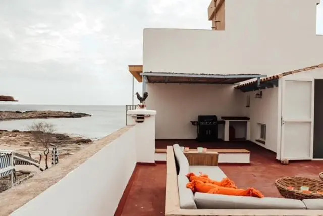 Catalina Beach House by Cassai