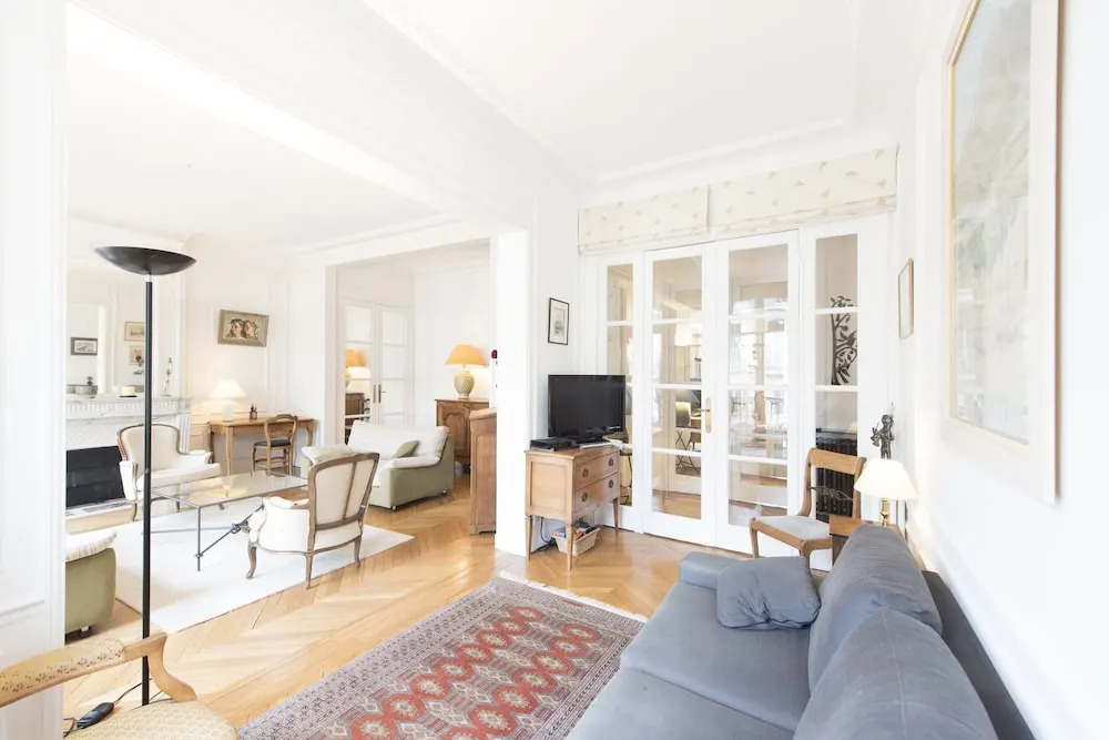 Elegance near Batignolles