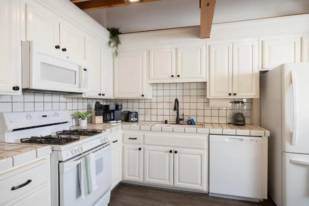 Bayview Bungalow - Cabin with Hot Tub One Block from Big Bear Lake!