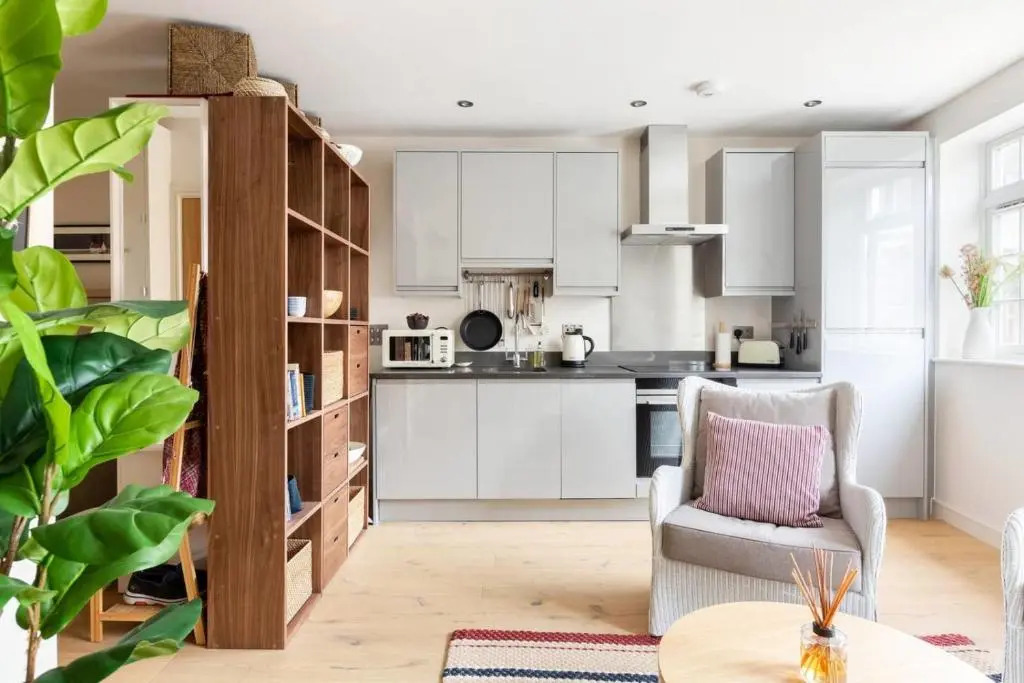 Large Luxury Studio in Heart of Richmond
