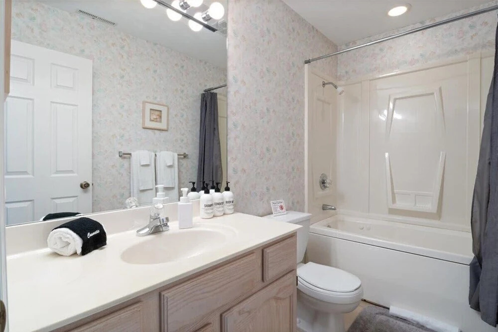 Lakefront Condo Near the State Park