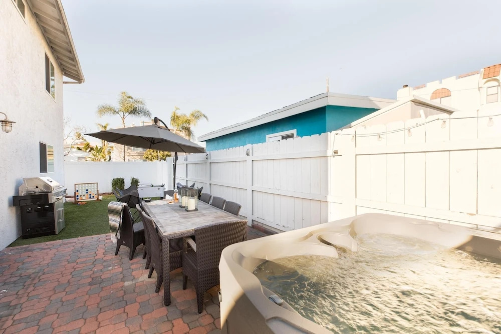 Pacific Beach - Home 2 Blks From the Bay w Hot Tub!