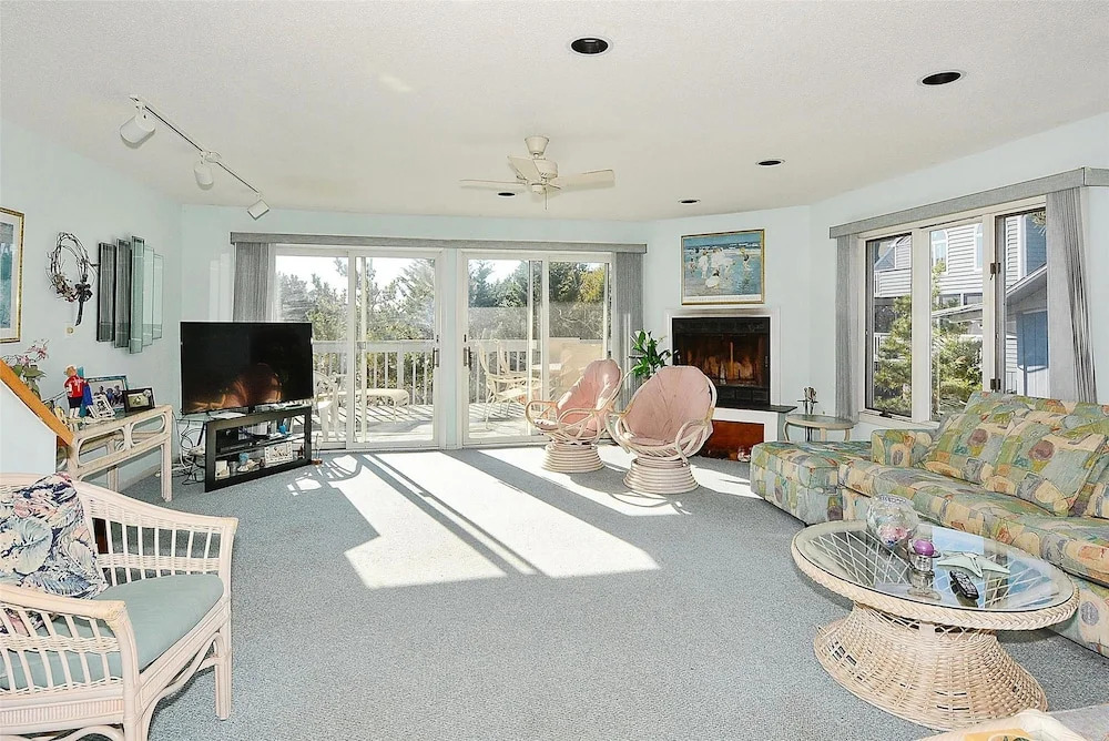 39586- 2 Admiral Road 8W by Long & Foster
