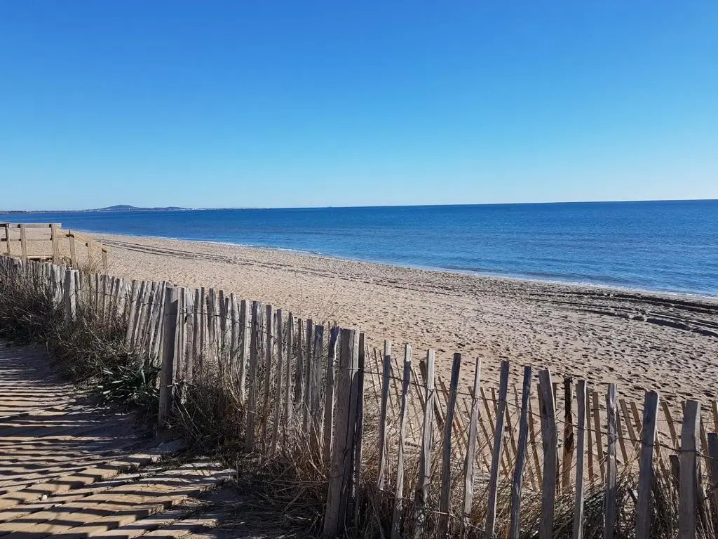 Jolie maison dangle 4 couchages dans résidence privée à 300m de la mer PORTIRAGNES PLAGE LRHP47